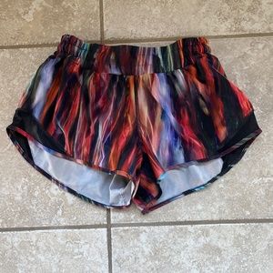 Lululemon Hotty Hot low-rise 2.5” Size 4